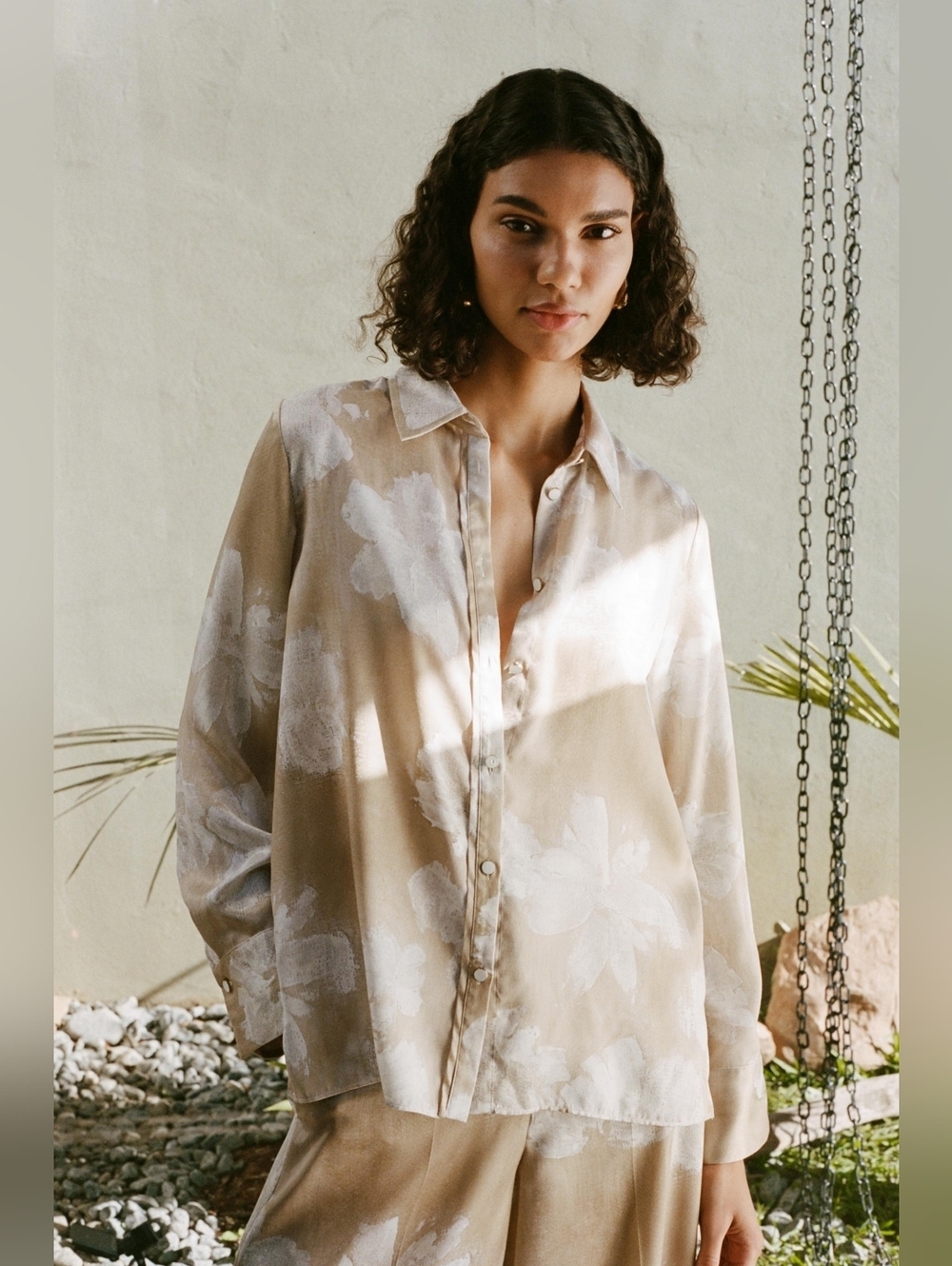 ZARA Women Blouse Beige And White Size XS Loose Fit Elegant Glossy Texture